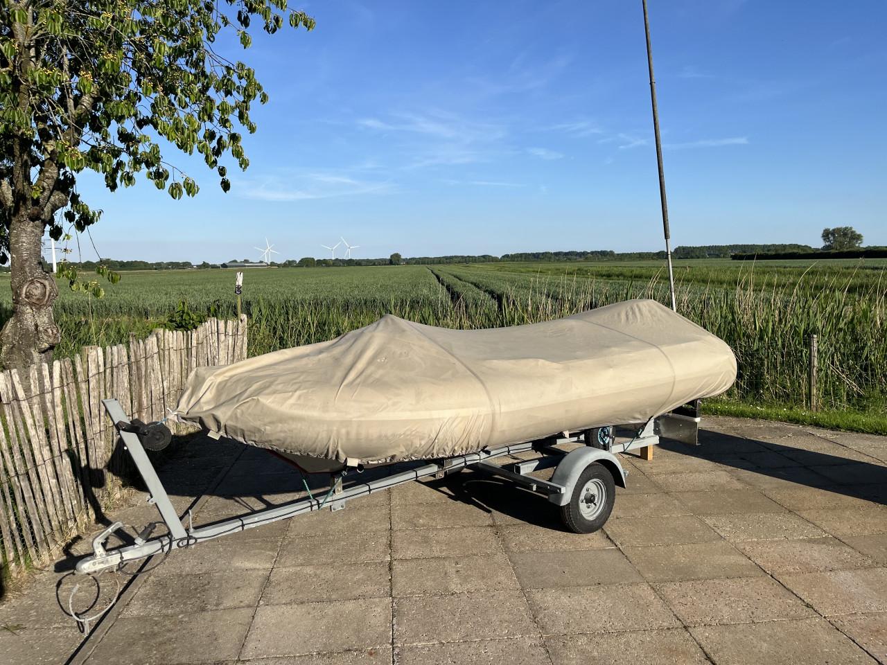 Rubber boot met 2 takt 2 cilinder buitenboordmotor