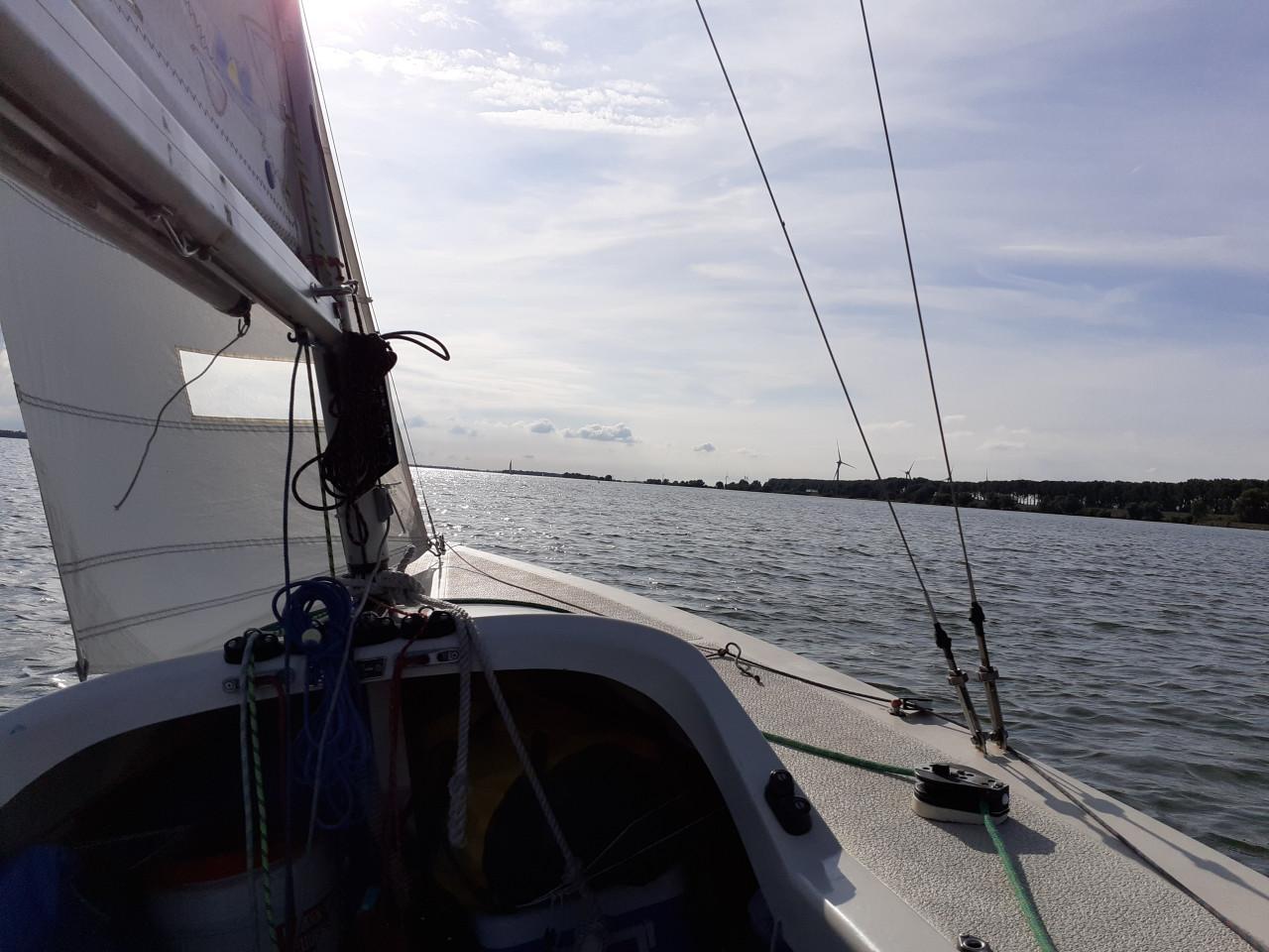 Yngling zeilboot met trailer, bbm en ligplaatsvoor de rest van het seizoen