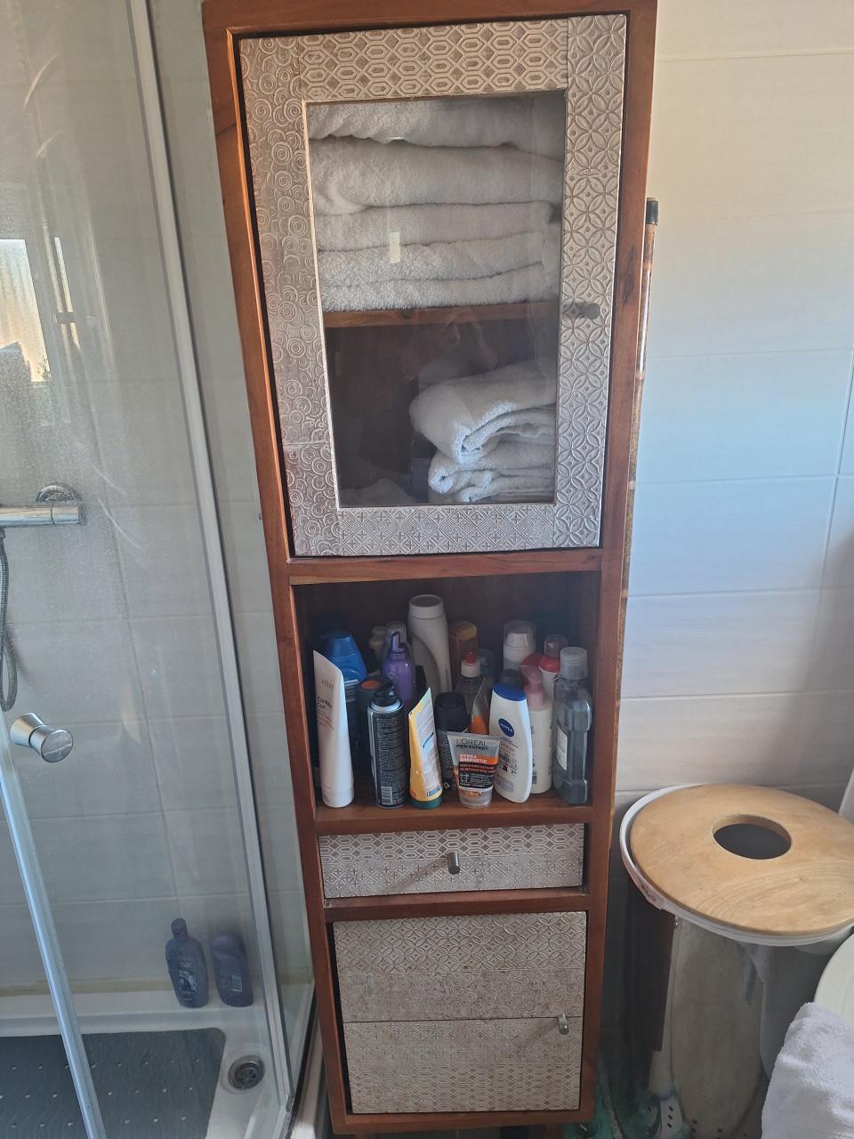 Badkamer meubelen spiegelkast, lange kast en wastafelkast