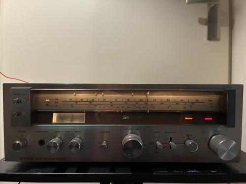 Sony STR-212L receiver.