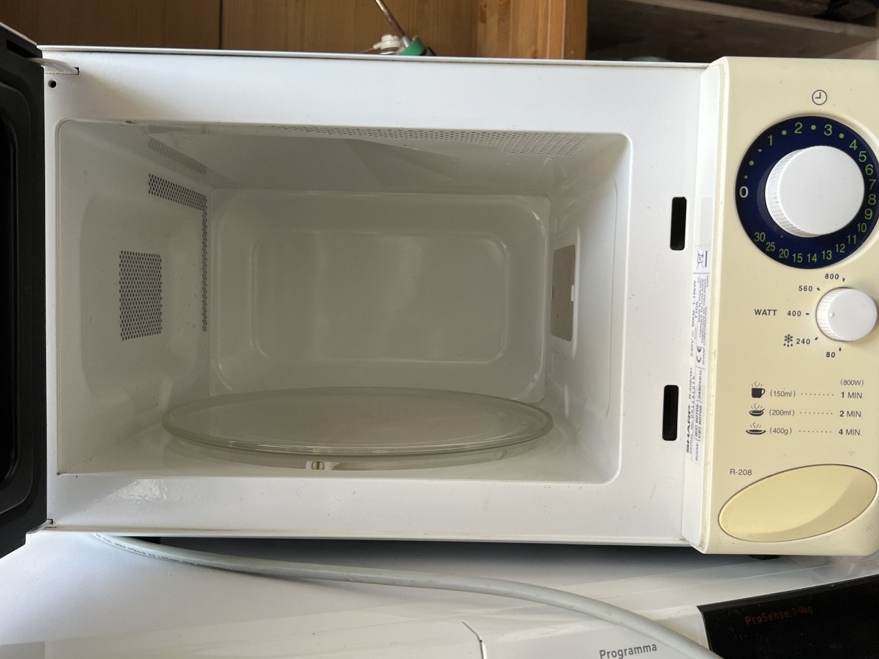 Vrijstaande magnetron Zo goed als nieuw Eenvoudig te bedienen