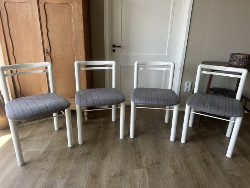 4 stijlvolle, strakke eetkamerstoelen. Grijsblauw.