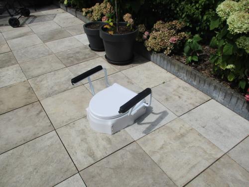 Zgan Toilet verhoger  met afneembare / wegklapbare armleuningen