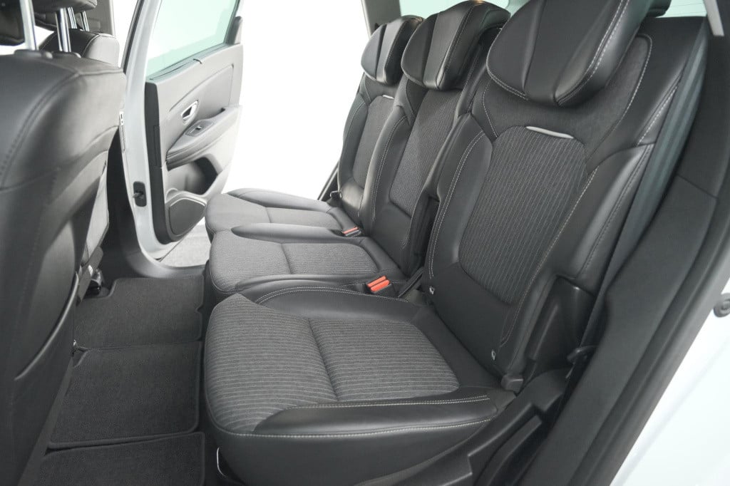 Renault Grand Scenic tce 140 edc intens | 7 zitplaatsen | trekhaak | camera
