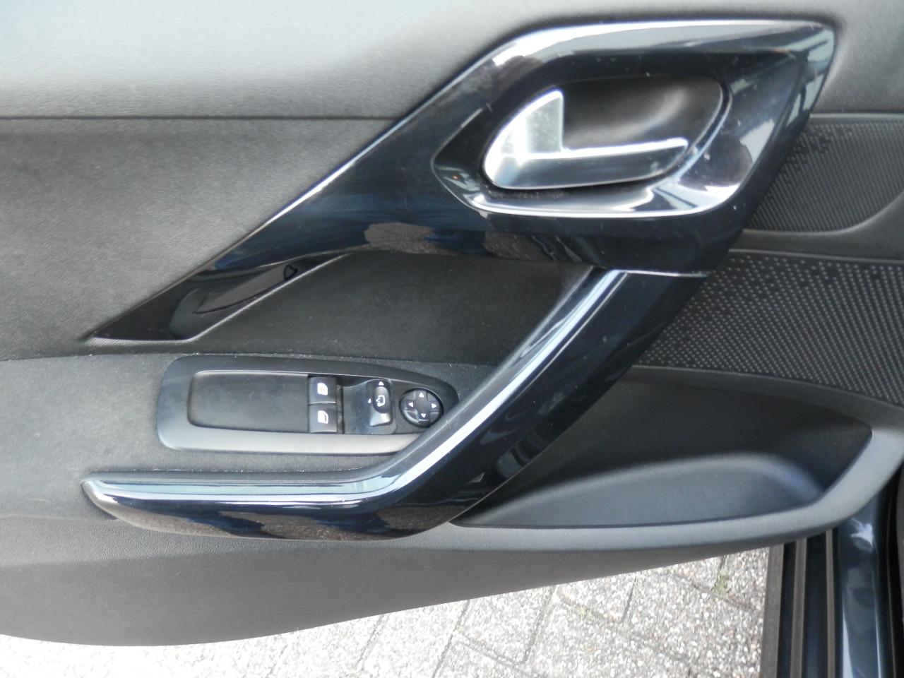 Auto Garant Biedt Aan: Peugeot 208 1.2 VTi Envy