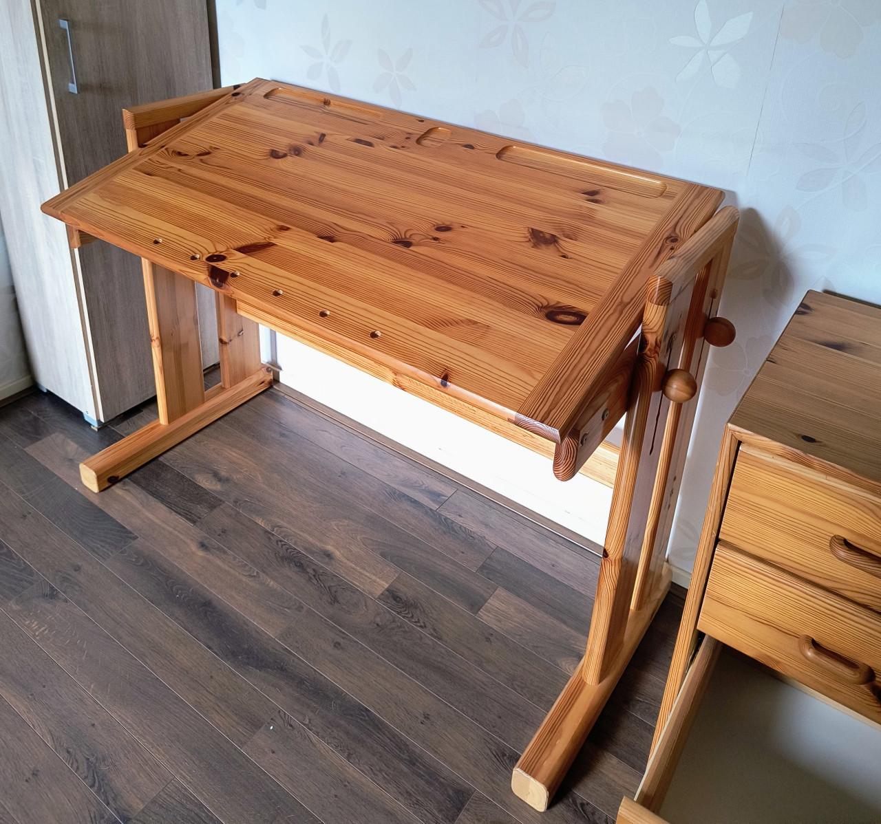 Bureau met ladenkastje