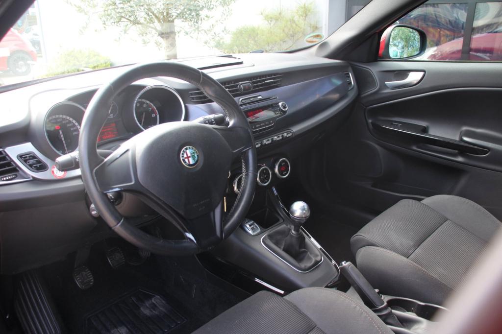 Alfa Romeo Giulietta 1.4 turbo turismo -170 pk - trekhaak - panoramadak - p
