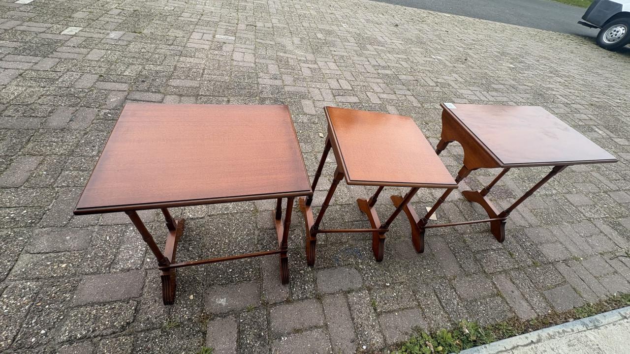 Setje bijzettafels