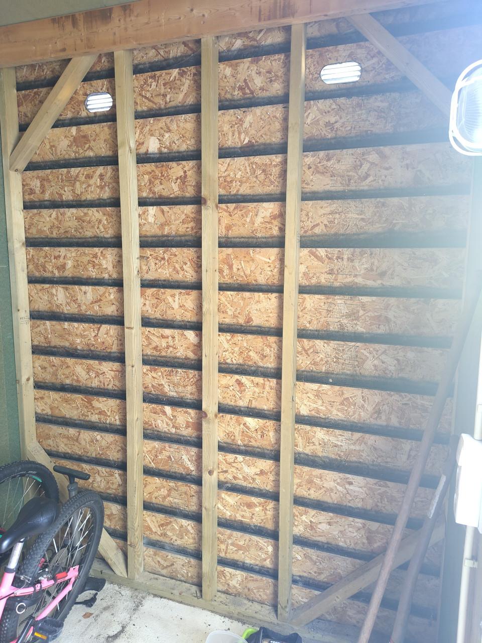 Houten schuurpanelen met kunststof coating