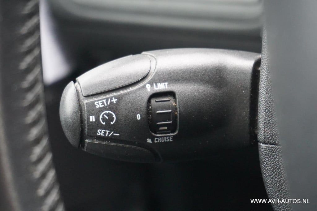 Peugeot 2008 1.2 puretech blue lion