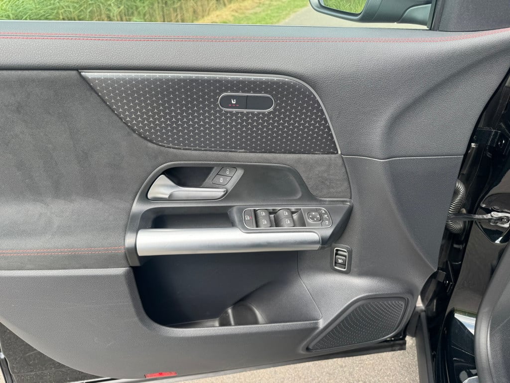 Mercedes-Benz Eqa 250+ amg line 71 kwh advanced automaat ,apple-carplay