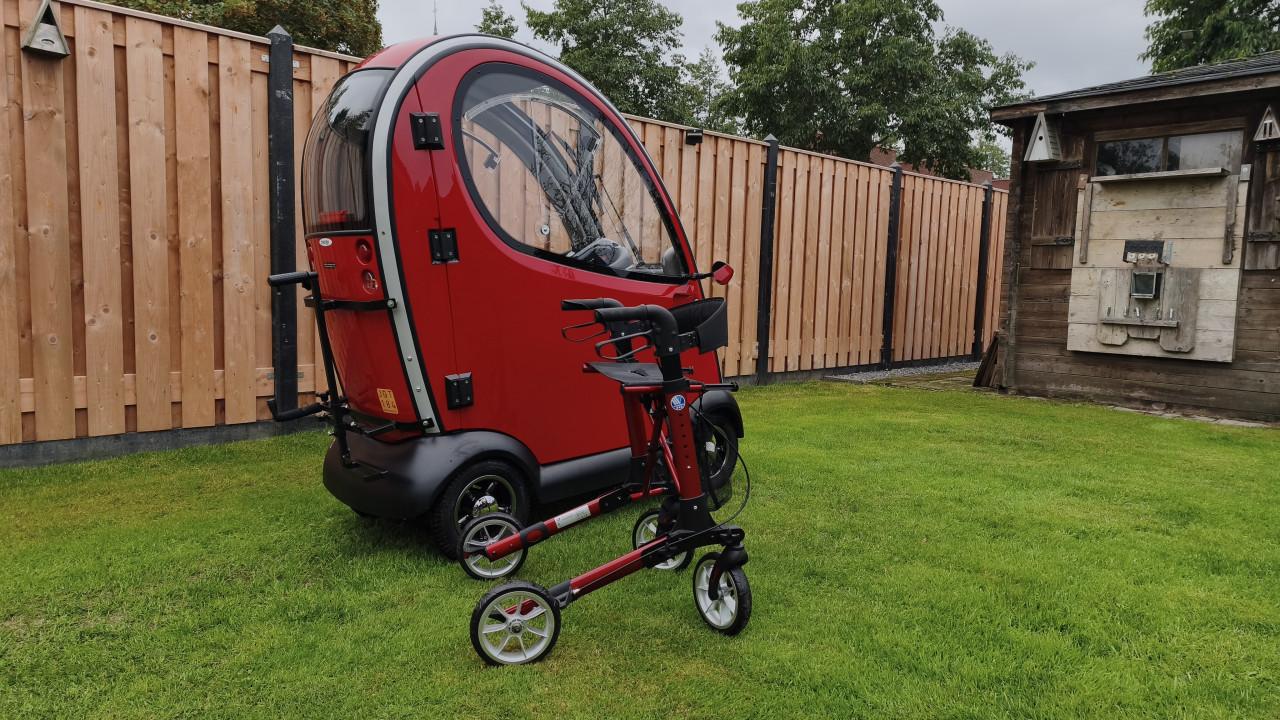 Overdekte scootmobiel Napoleon en rollator