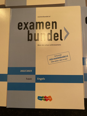 Examenbundels biologie / Wiskunde A 2022/2023 HAVO / samengevat Natuurkunde
