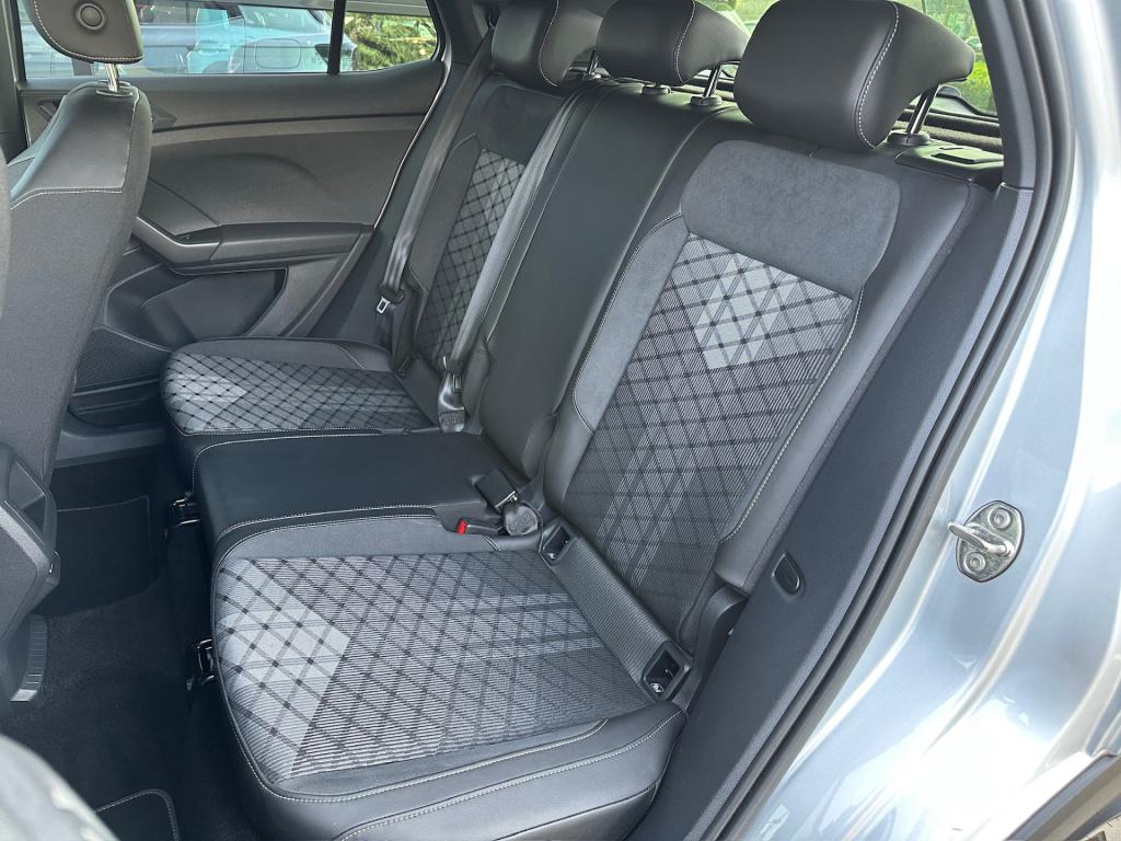 Volkswagen T-cross 1.5 tsi 150pk dsg r-line | camera | trekhaak | navi | iq