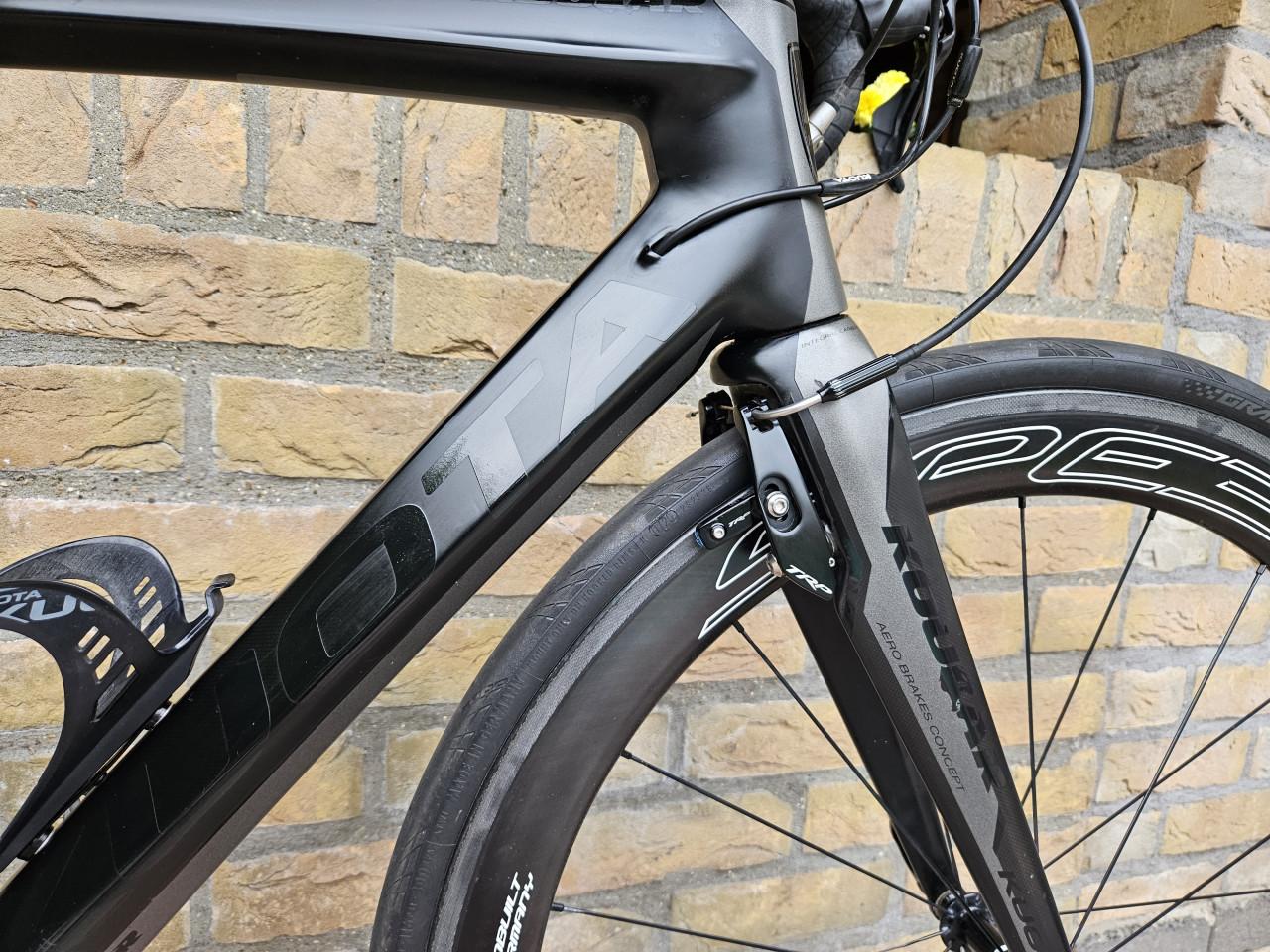 Kuota Kougar full carbon racer met Ultegra 11-speed.