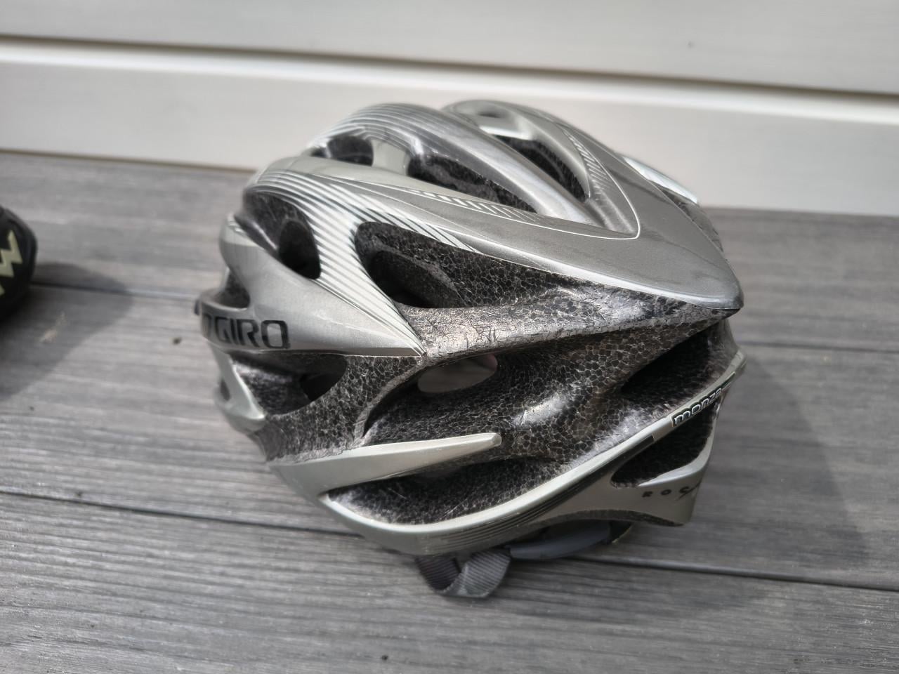 Fietshelm, merk Giro model Monza, maat M 55-58 cm.