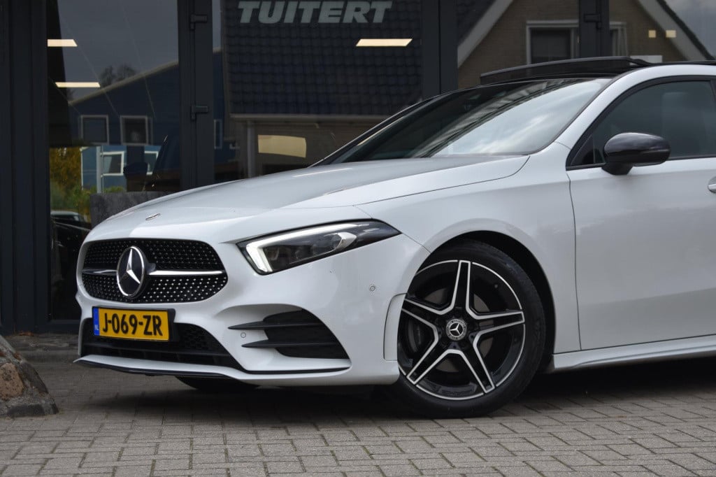 Mercedes-Benz A-Klasse 180 amg night | sfeerverlichting | panoramadak | app