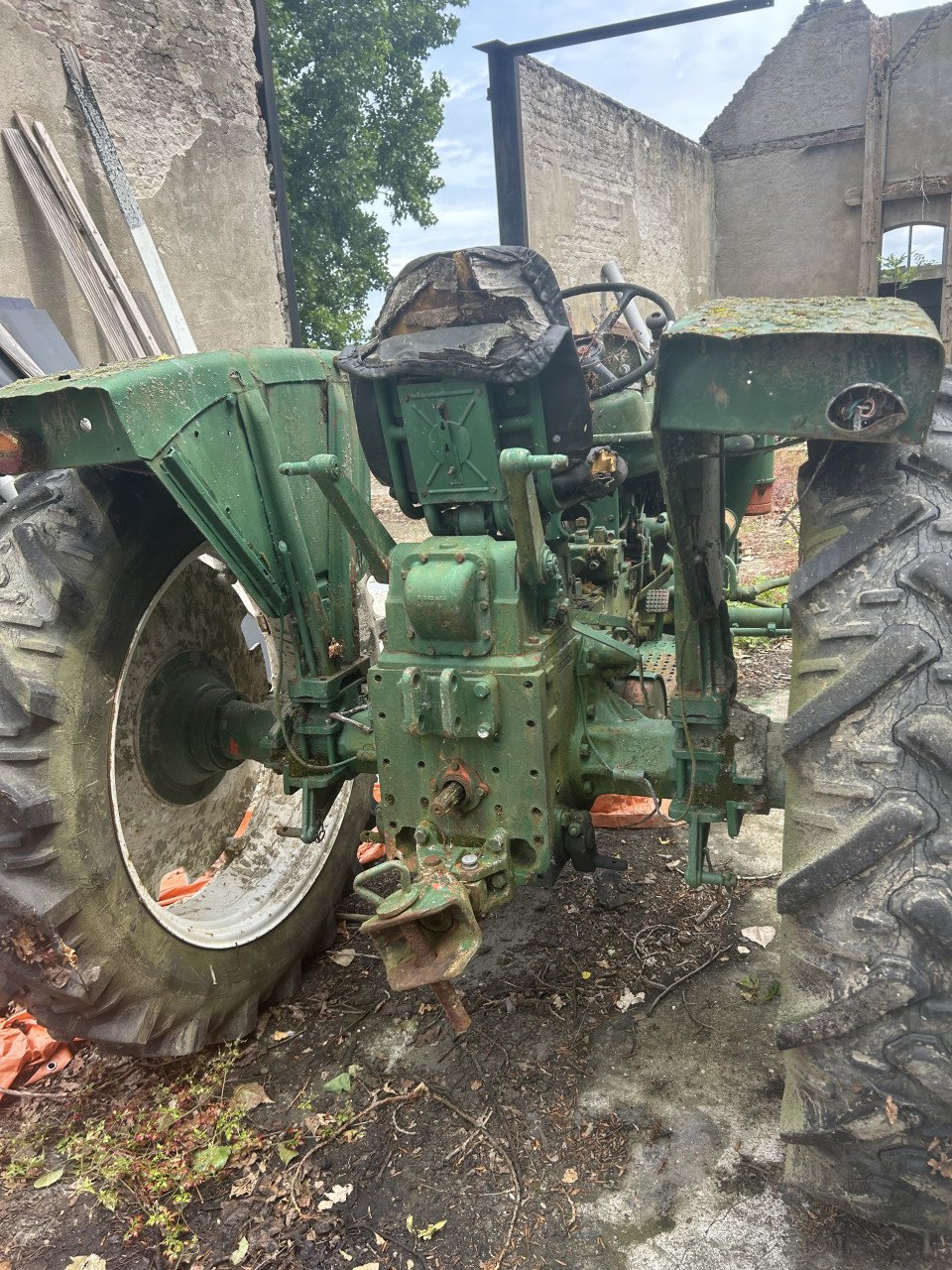 Tractor tegen elk aannemelijk bod.