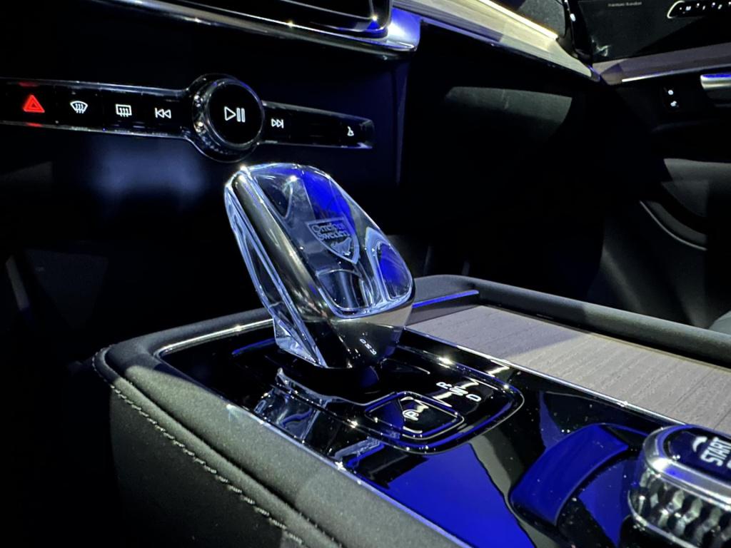 Volvo XC90 2.0 t8 plug-in hybrid awd plus dark *luchtvering*pano*surroundvi