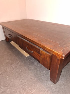 Salontafel en bijzettafel koloniaal
