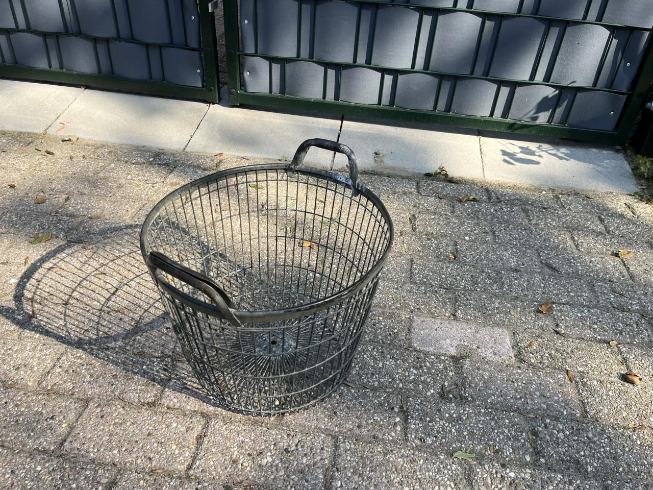 Aardappelmand, metaal