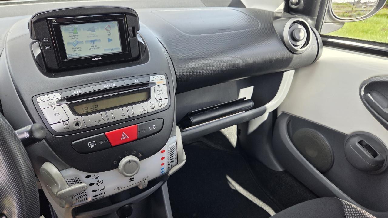 Aygo 1.0-12V Comfort Navigatie | 2012 | AIrco | 5-Deurs | NAP | APK 3-2027