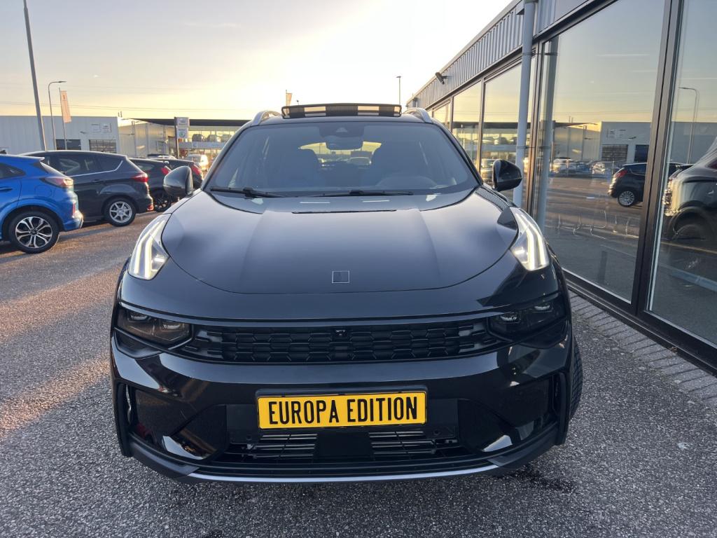 Lynk & Co 01 1.5 261pk phev , black edition ,360gr camera , pano dak , adap