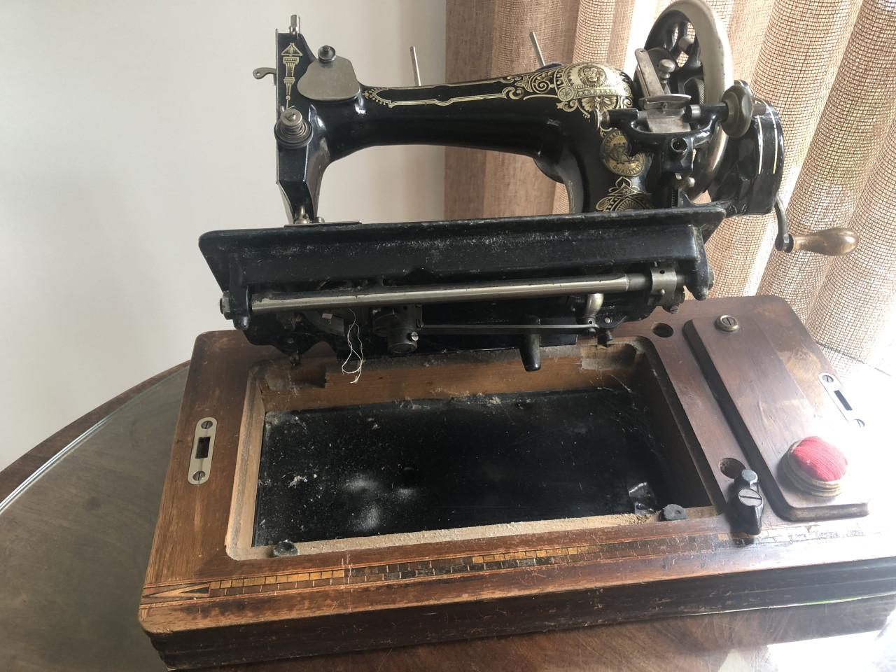 Naaimachine antiek