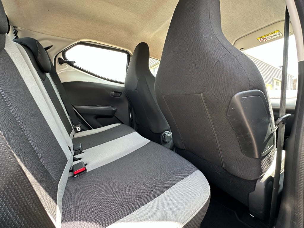 Toyota Aygo 1.0 vvt-i x-play camera lm velgen 2e eigenaar