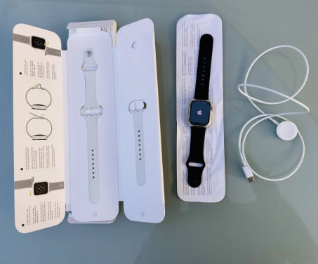 Apple Watch Series 9, 41mm GPS, Cellular, Aluminium, Starlight.