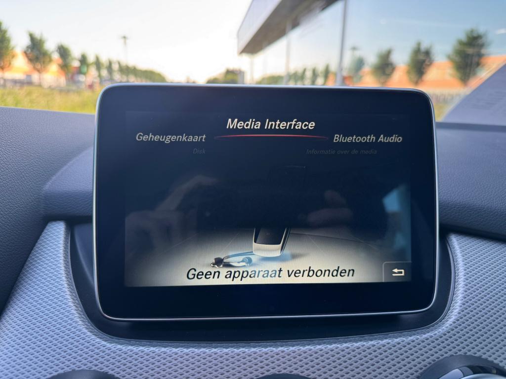 Mercedes-Benz B-Klasse 180 urban automaat , apple-carplay , led