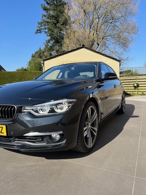 Bmw 320i luxury