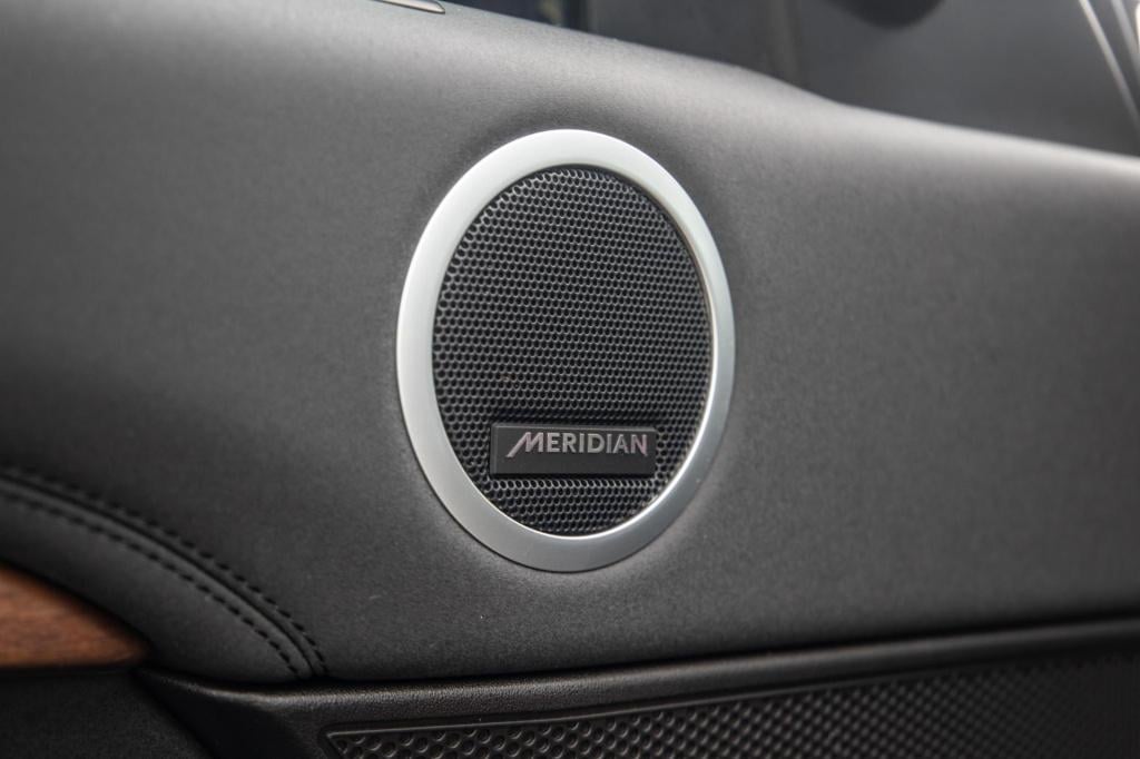 Land Rover Discovery 3.0 td6 hse grijs kenteken / leer / navi / luchtvering