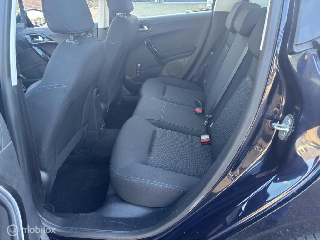 Peugeot 208 1.2 puretech signature 110pk