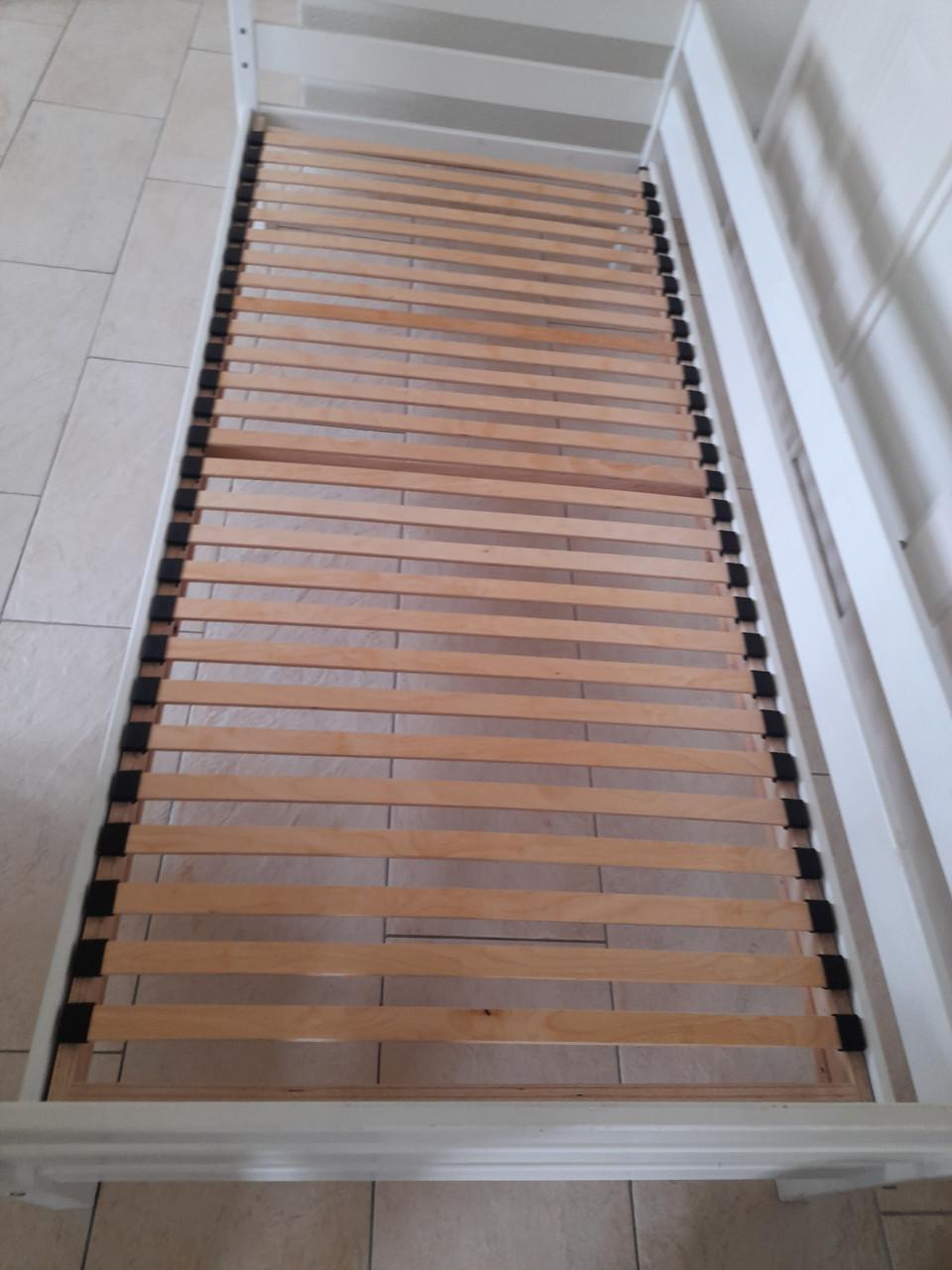 1 Persoons bed 90 x 200 (in goede staat )