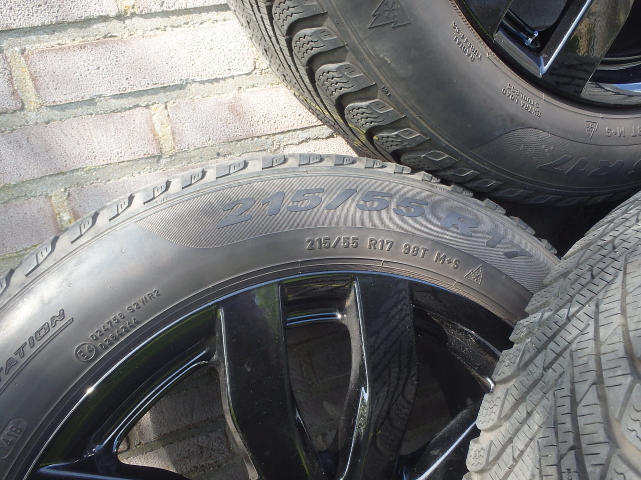SETS WINTERWIELEN: Breedset 245/45/17 VOLVO/FORD en set 215/55/17