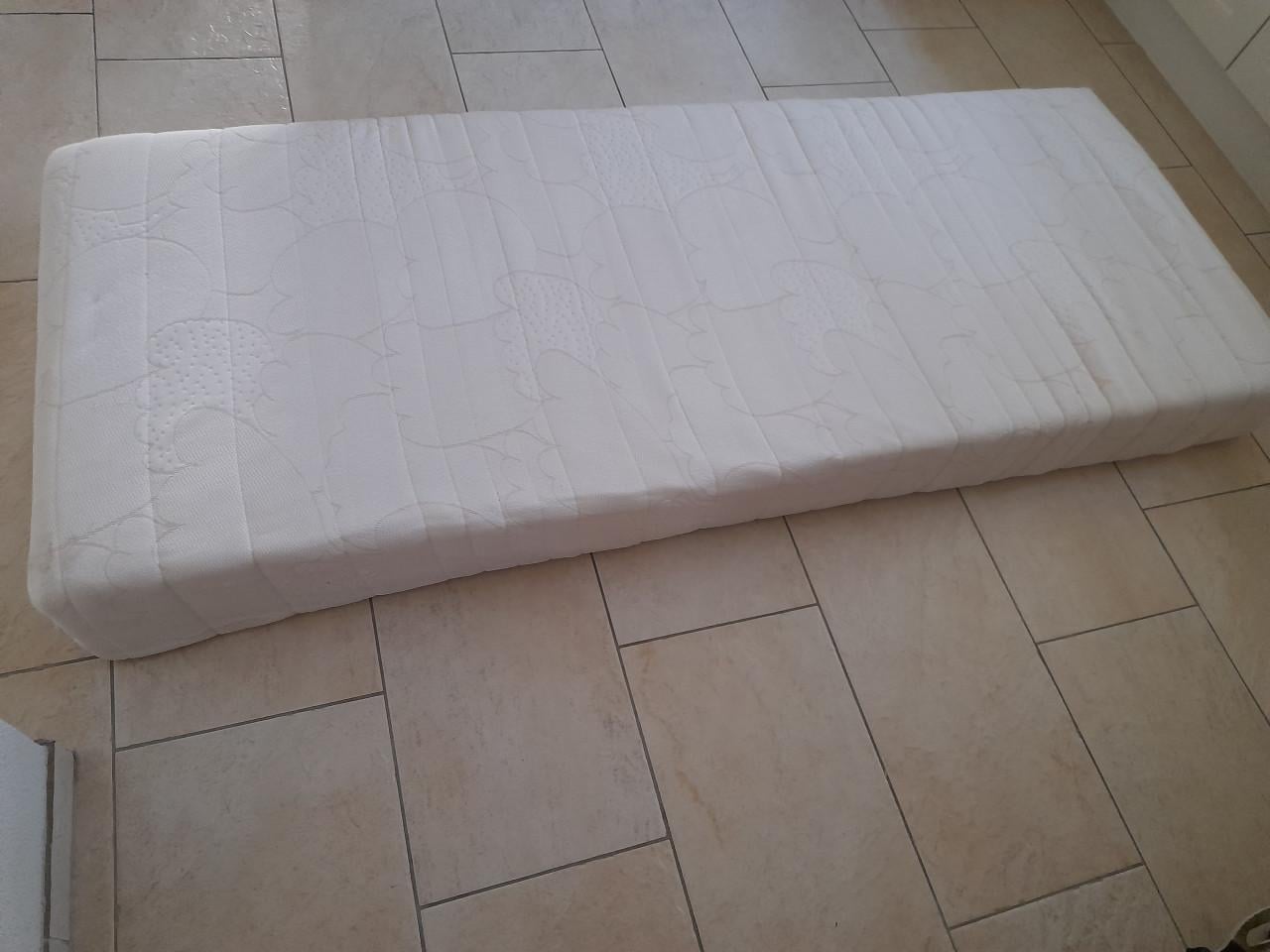 80 x 200 x 19 Matras (in goede nette staat)