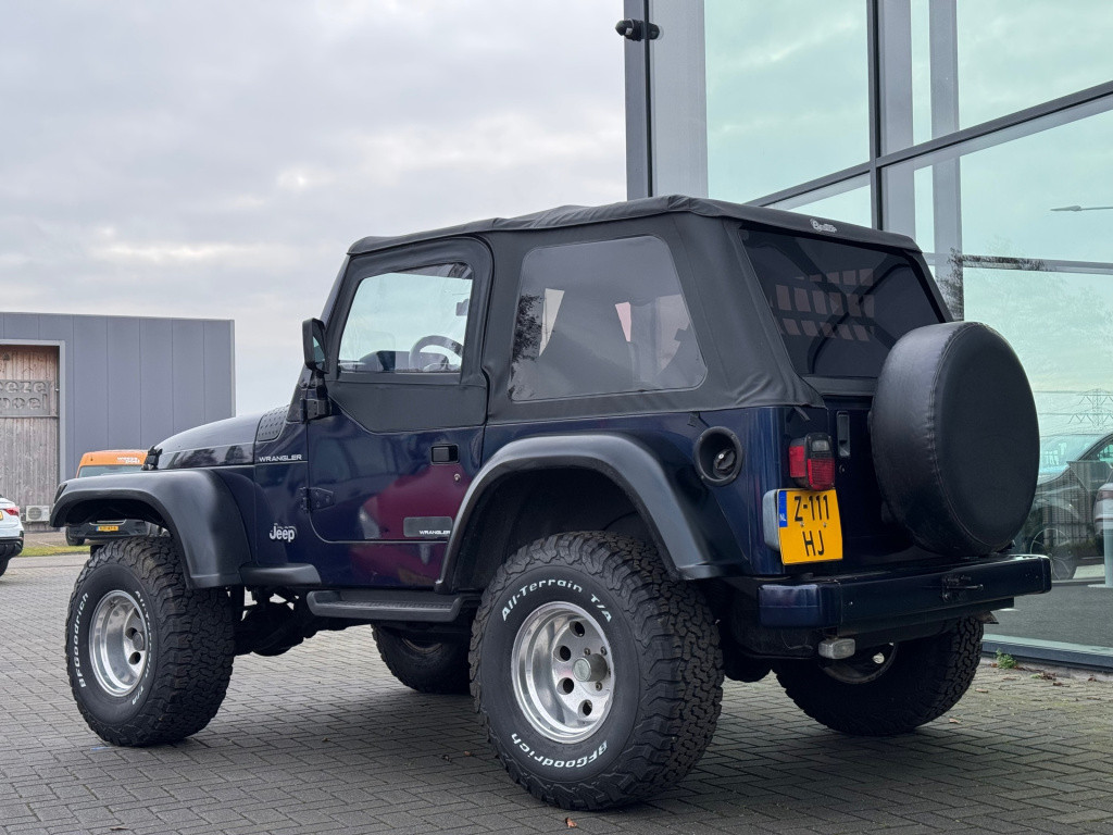 Jeep Wrangler 2.5i softtop + hardtop