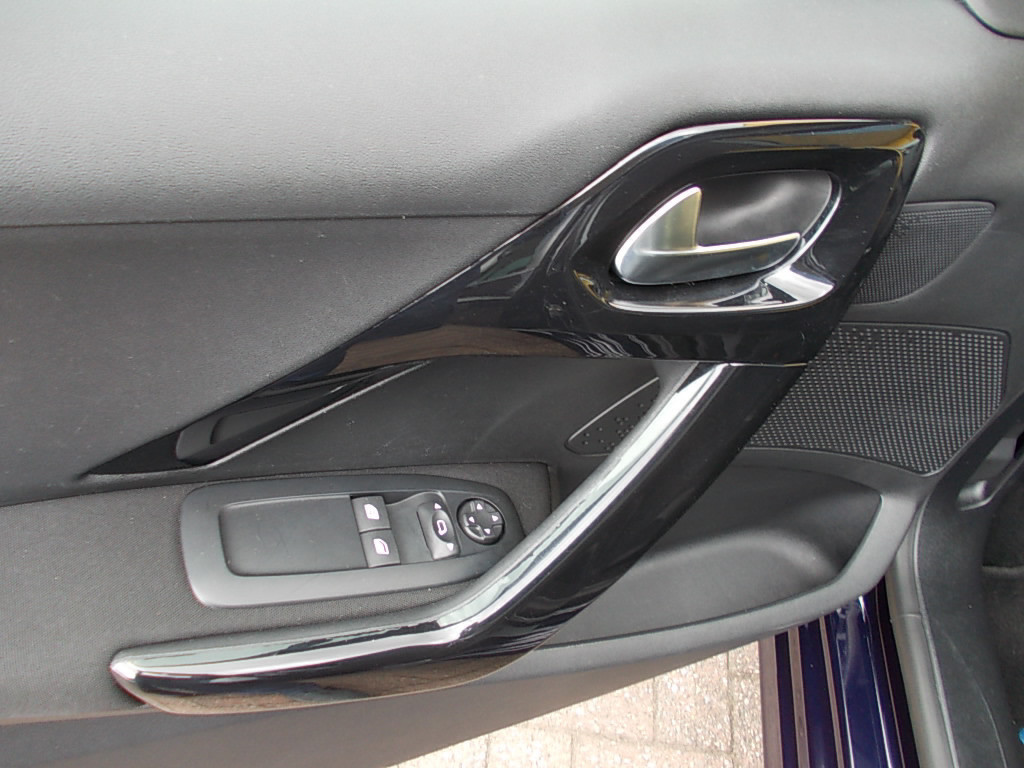 Peugeot 208 1.2 puretech 5-drs, airco, cr.contr., navi.