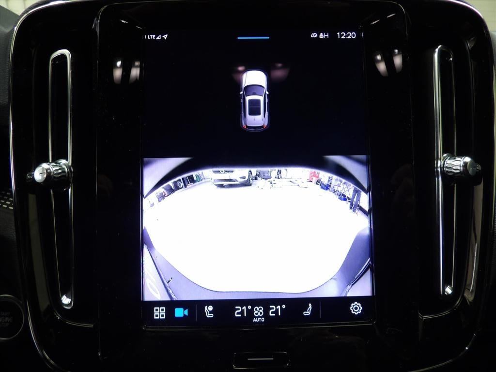 Volvo XC40 b3 163pk mild hybrid aut plus dark