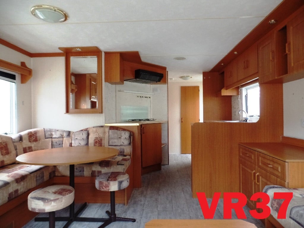 Goed onderhouden Arronbrook stacaravans met gezellig interieur en 2 slk