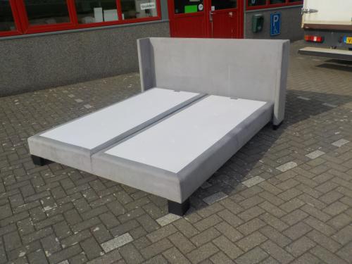 2 auping boxspring 80 x 210 cm met hoofdboord
