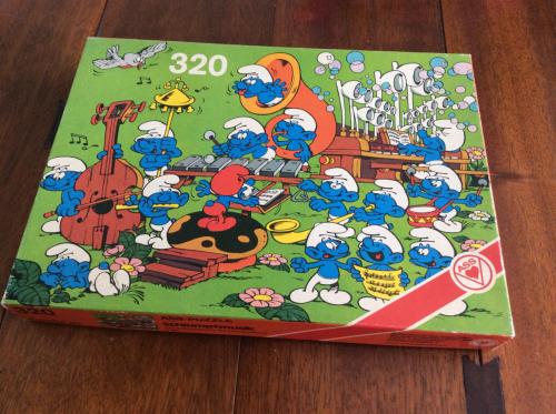 Puzzels.     Smurfen.    320 stukjes en 54 stukjes.