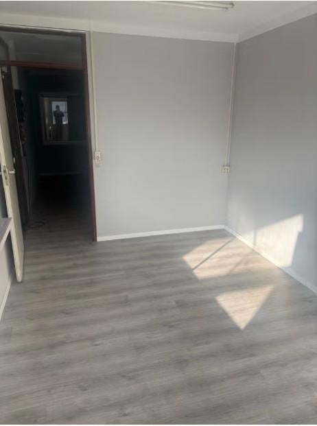 Nette keet / kantoorunit / schaftruimte / noodwoning