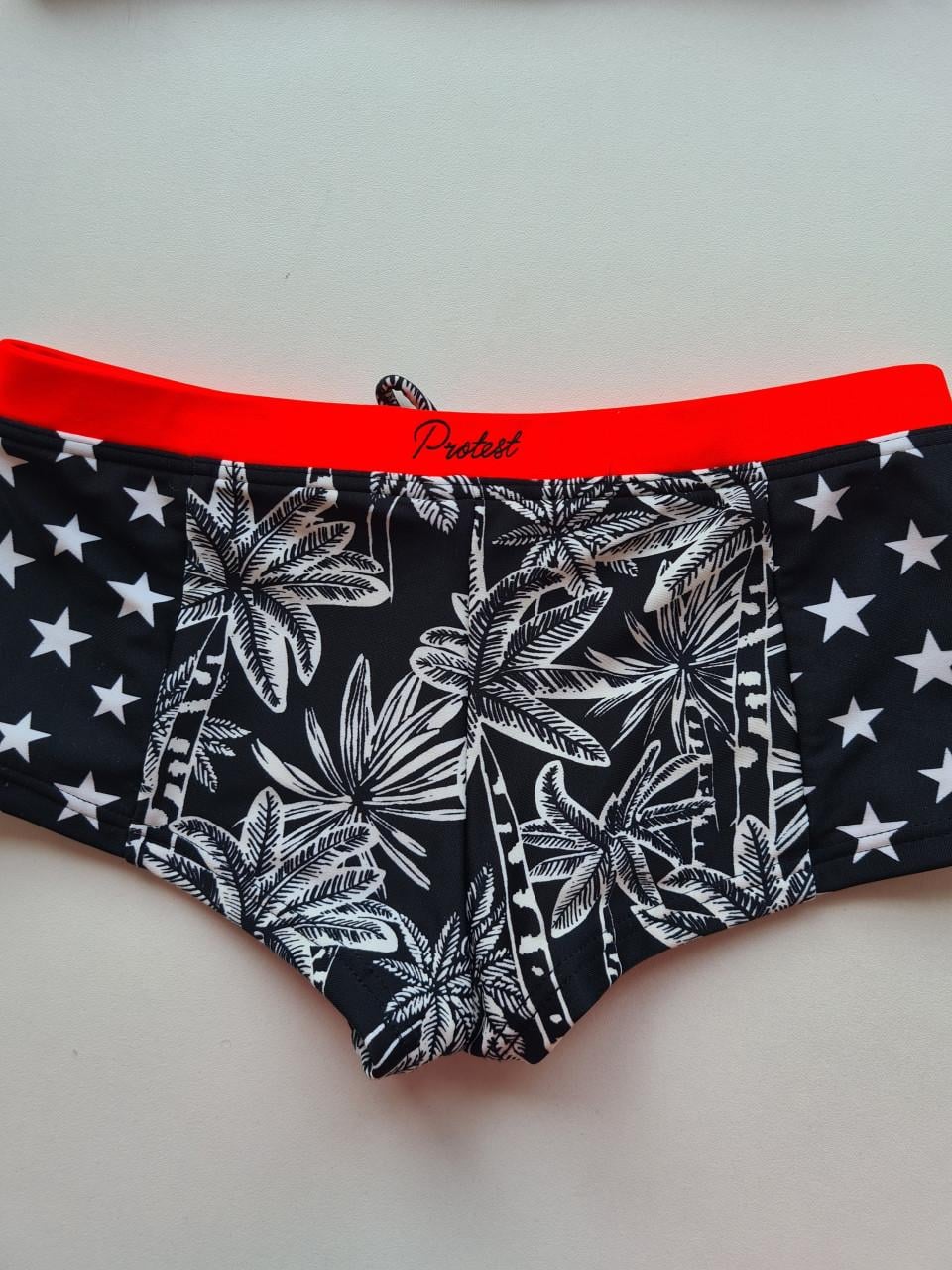 Nieuwe zwart-wit- fluo bikini van Protest Maat 128