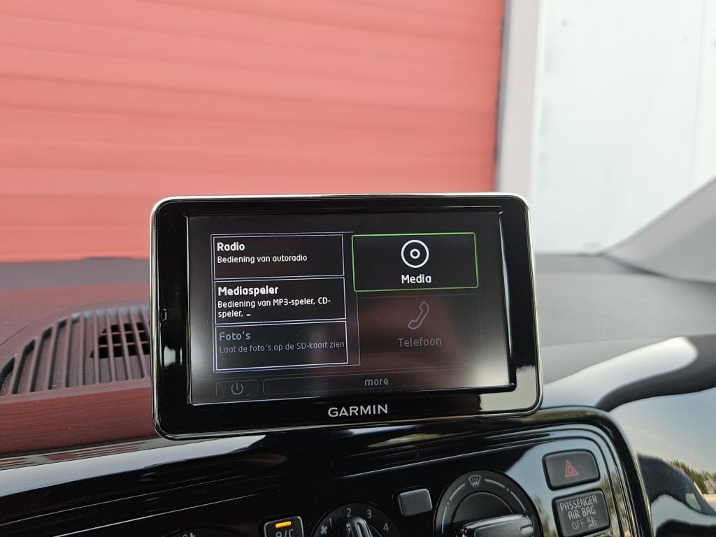 Volkswagen UP! 1.0 move | radio | navi | rijklaar inclusief 1 jaar bovag ga