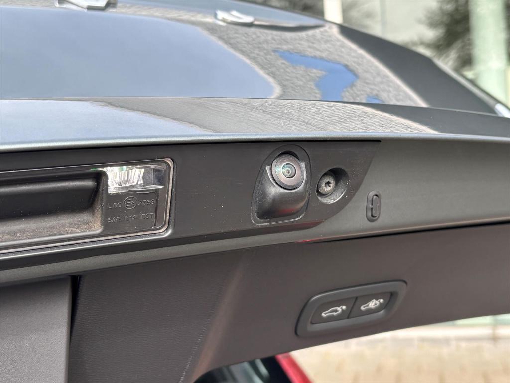 Volvo XC40 2.0 b4 b4 plus dark|stuur-stoel voorruitverwarm|blis| trekhaak| 