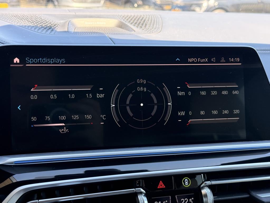 BMW X5 xdrive45e m-sport individual | b&o | sky lounge | luchtvering | mass