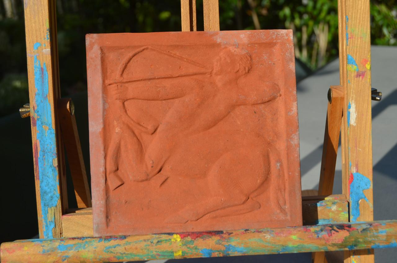 Verschillende terracotta tegels Sterrenbeelden/ Zodiac