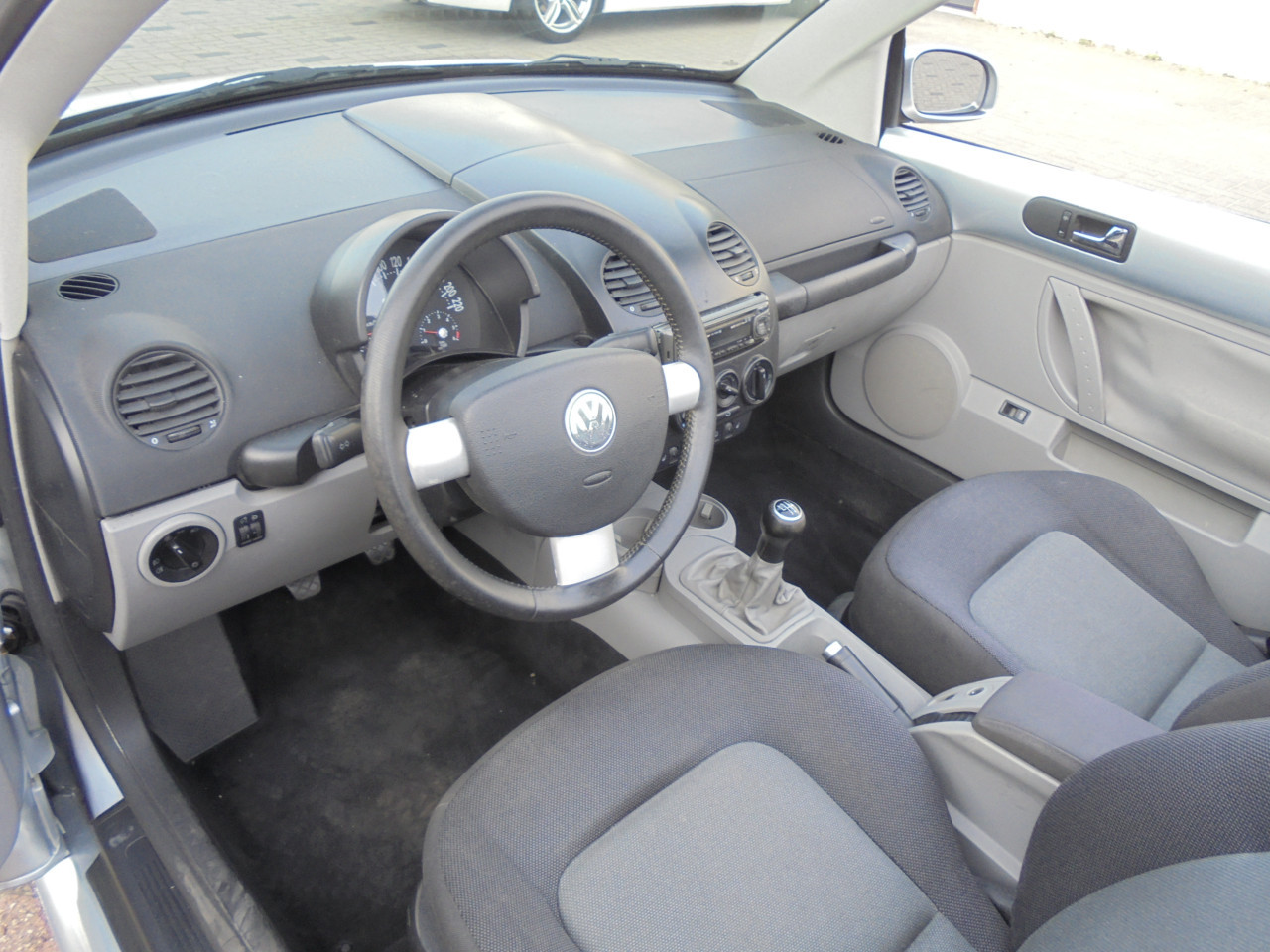 New Beetle Cabriolet 1.4 leuke auto €1650 ZO MEENEMEN wij nemen afschijdt